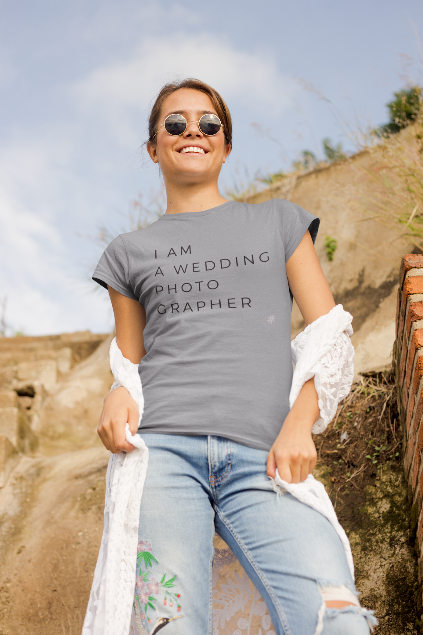 I AM A WEDDING PHOTOGRAPHER Women's Fit Tee
